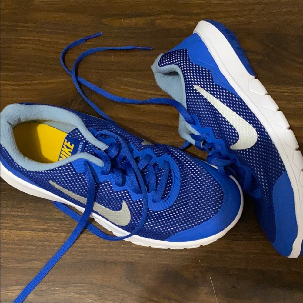 Like New Nike Youth size 4 Blue Tennis Shoes